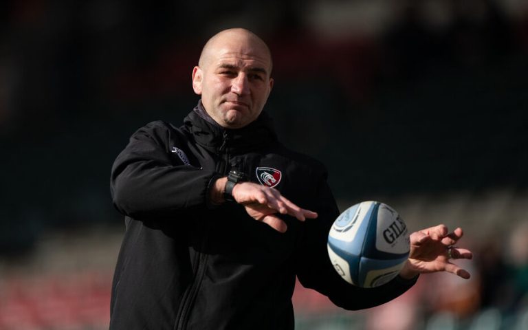 découvrez comment le rugby inspire les entraîneurs de football en apportant des stratégies, des valeurs et une dynamique d'équipe enrichissantes pour améliorer la performance sur le terrain.