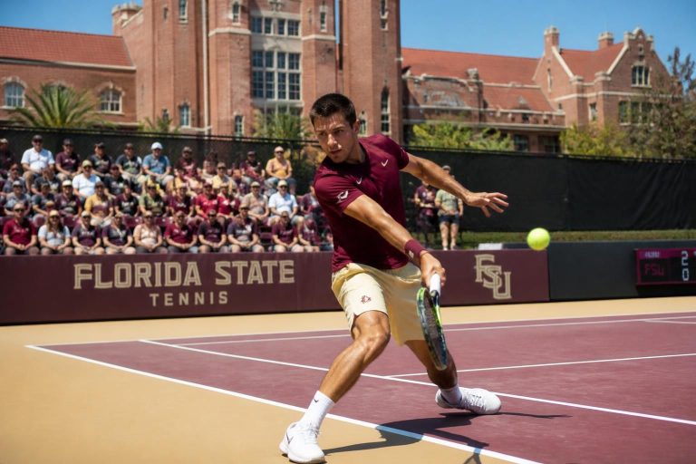 découvrez comment cet étudiant hongrois de première année marque l'histoire du tennis acc à florida state university avec ses performances exceptionnelles.