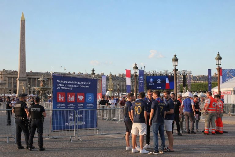 découvrez comment paris prépare et organise les festivités publiques pour la coupe du monde 2026, en tirant les leçons des excès lors des victoires du psg afin d'assurer des célébrations sûres et réussies.
