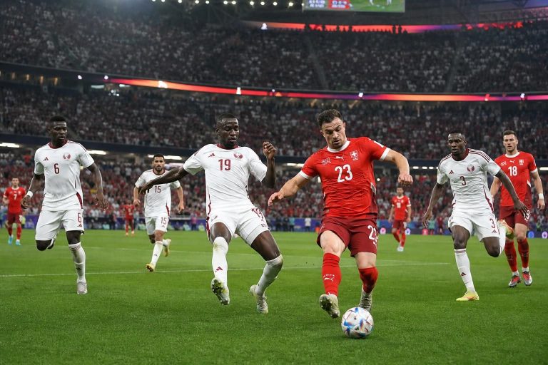 suivez en direct le match choc qatar vs suisse de la coupe du monde 2026 avec scores en temps réel, analyses et résultat final pour ne rien manquer de cet affrontement passionnant.