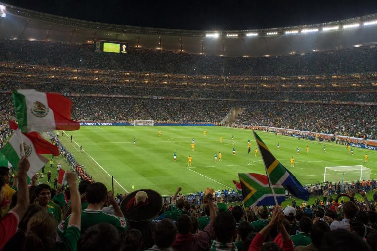 suivez en direct le match mexique - afrique du sud dans une ambiance enfiévrée au mythique stade azteca lors de la coupe du monde. vivez chaque moment intense de ce duel passionnant.