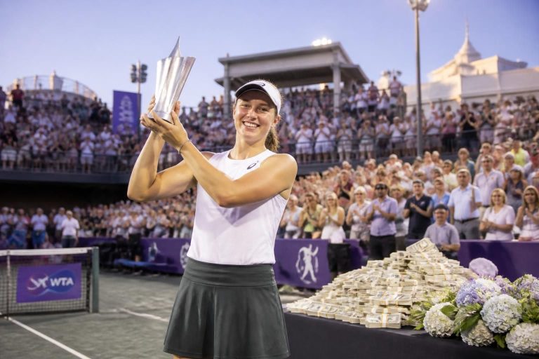 découvrez le montant record de 1,9 million de livres attribué au vainqueur du charleston open, une somme exceptionnelle qui fait de ce tournoi un événement incontournable du tennis.