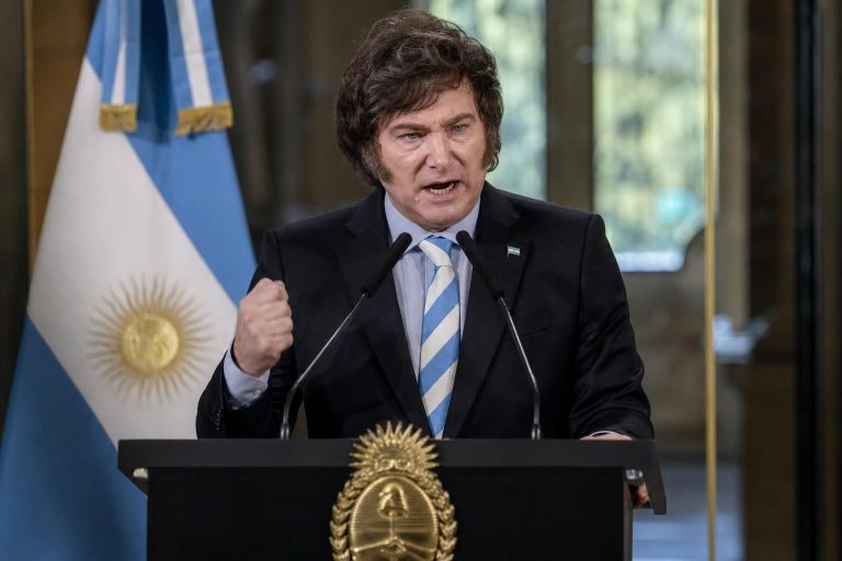 à l'approche de la coupe du monde 2026, le président argentin réaffirme avec fermeté que les malouines sont argentines, soulignant l'importance symbolique de cette revendication nationale.