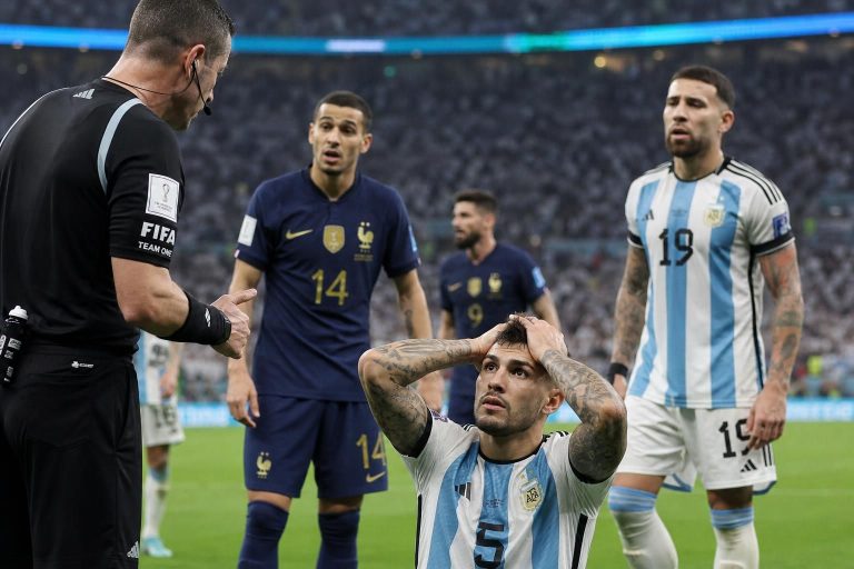 leandro paredes, joueur argentin, suspendu dix matches par la fifa suite à un comportement choquant lors de la finale de la coupe du monde 2026.