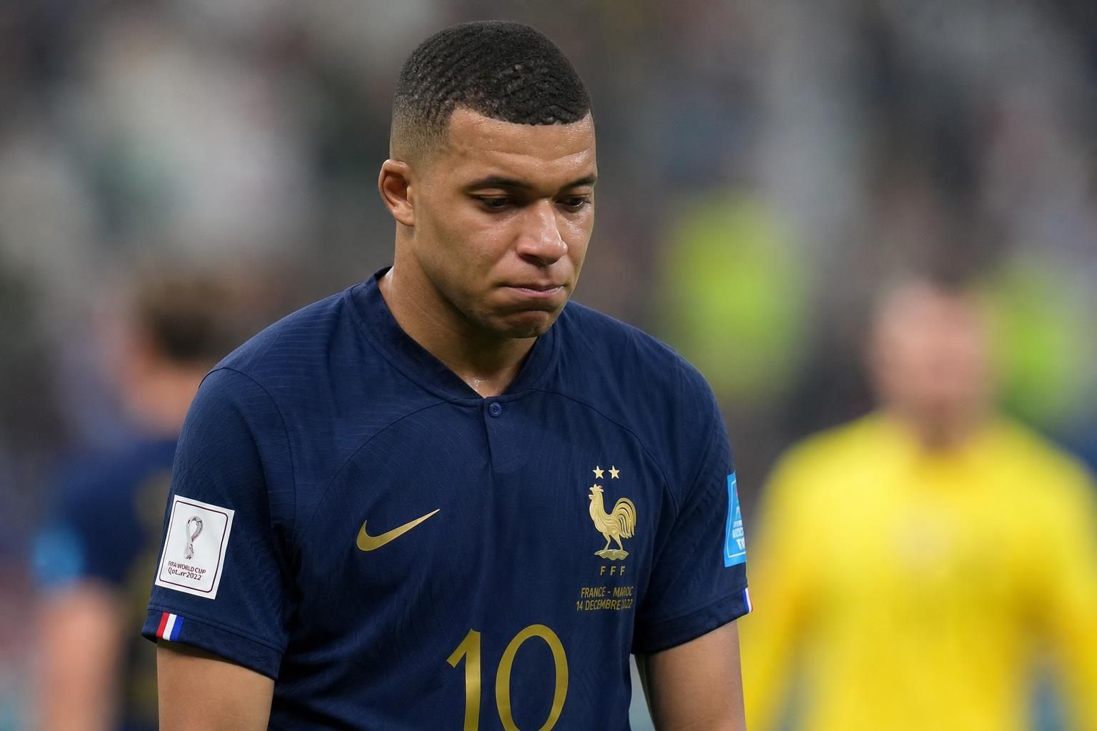 découvrez les confidences de kylian mbappé sur la douloureuse élimination de l'équipe de france lors de la coupe du monde 2026, entre émotions et ambition pour l'avenir.